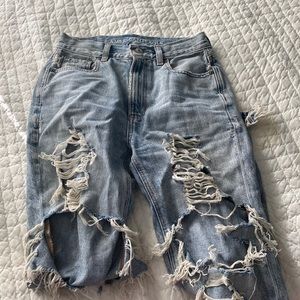 AMERICAN EAGLE mom jean